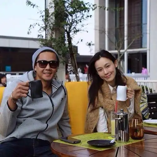 范玮琪与老公黑人二度蜜月浪漫度假