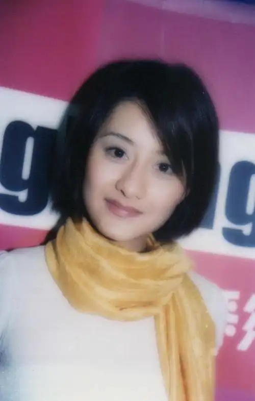 p>陈德容,1974年5月1日出生于中国台湾省台北市,祖籍河南省平顶山市