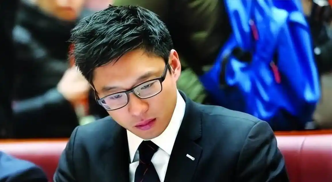 近日,有网友发现霍启山,为人低调,在某平台开通了个人账号,开始发布