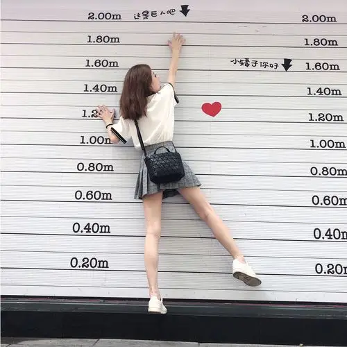 冯提莫发博晒真实身高照,明明是一米五,非得变成一米六!