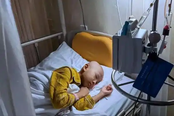 2021年9岁女孩确诊血癌,妈妈放弃治疗,90后姑姑:我用