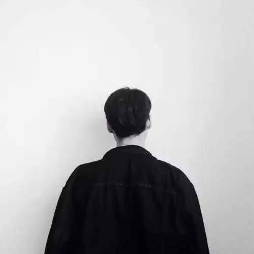 头像男成熟黑白头像,能让你感觉很幸福很温暖的男人