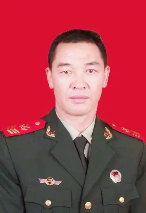 现为消防武警六级士官,水电高级工程师,任云南昆明市消防支队支队长