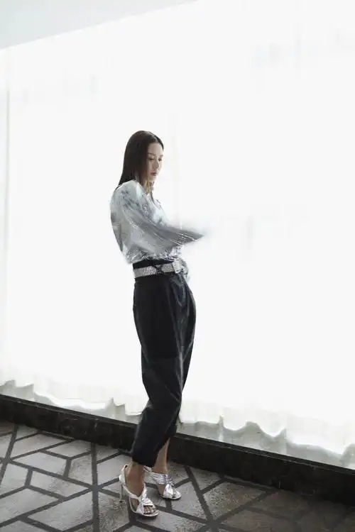 yirener.net谭维维惊艳亮相盛典活动 时尚灵动闪耀全场