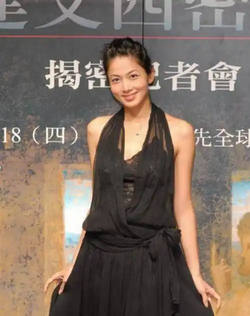 被老公说不要乱亲别人,离开演艺圈,藤堂静守着爱情,清贫度日_钱韦杉