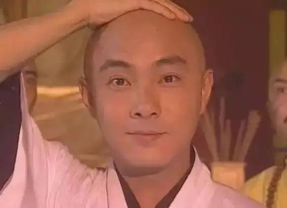 54岁张卫健落泪表白老婆感谢你当年破产不弃穿二手婚纱嫁我