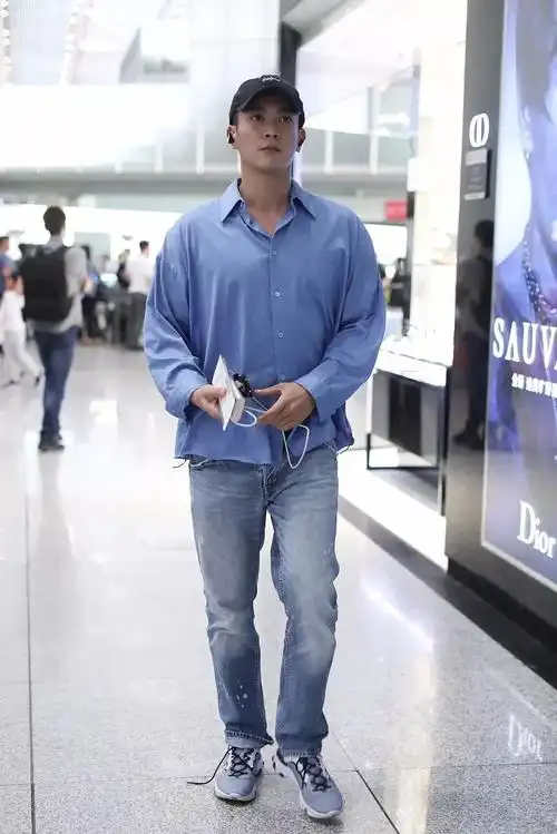 海报街拍男明星穿搭风格各不相同炎炎夏季给你穿搭灵感