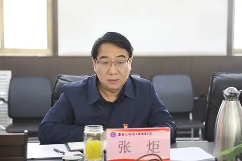 党委书记张炬出席会议并做重要讲话,会议由黄盛兰院长主持,学院领导葛