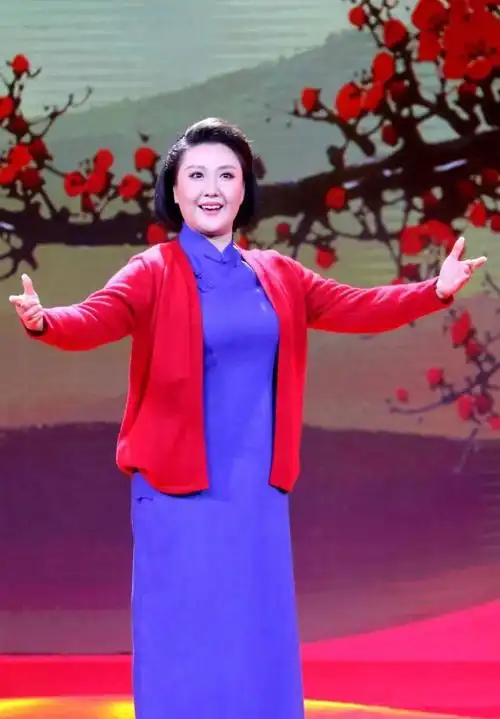 到荆楚戏曲百花苑盛开着最鲜艳的花朵澎湃着最浓郁的春意京剧戏歌