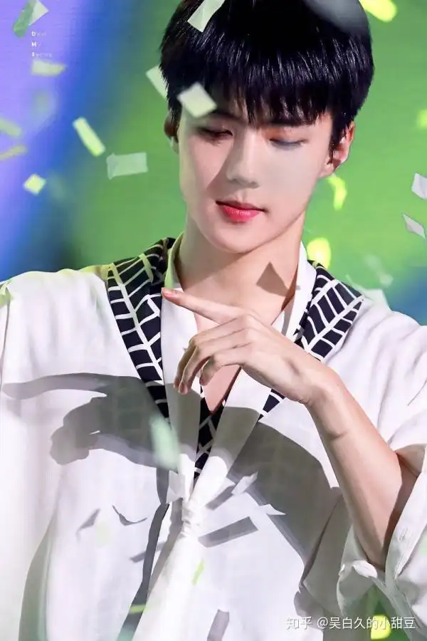 吴世勋社交媒体更新,他的纹身很有意义