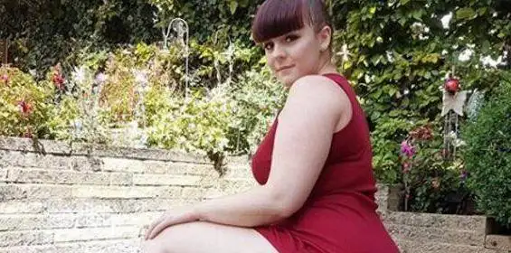 apex英雄 手柄辅助瞄准170斤胖女孩走红网络 粗腿细腰 很多人都喜欢她