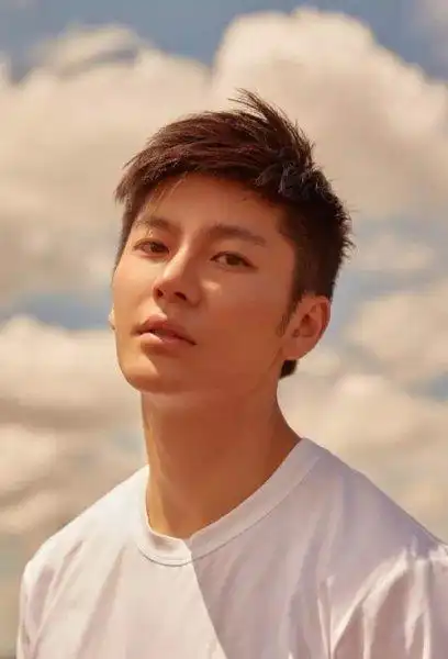 发际线高男生合适哪些短发个性帅气的短头发打造