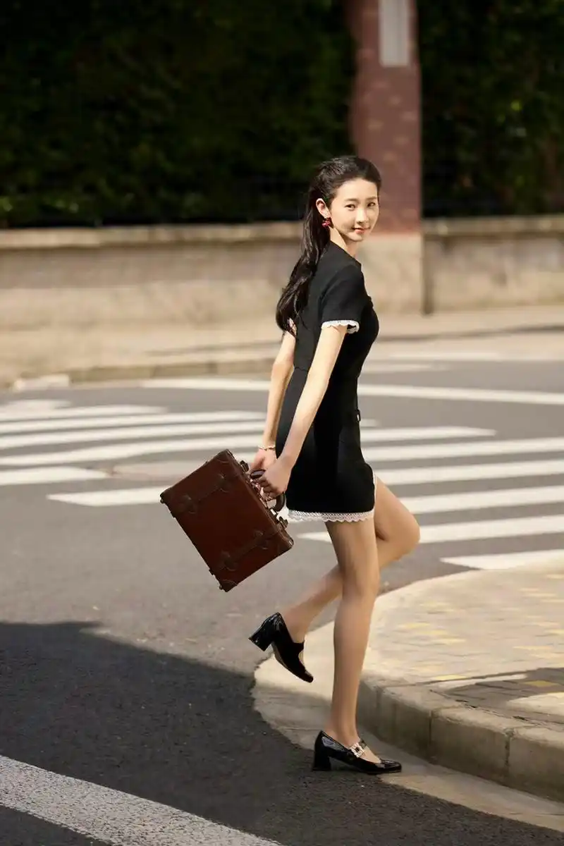 张艺凡好长的腿