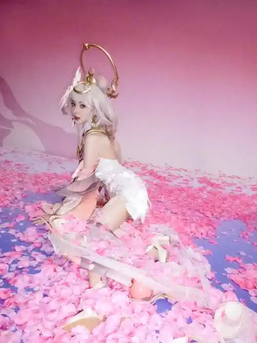 古力娜扎cos貂蝉绝美,腰细腿长,还有建模脸,怪不得官方都喜欢