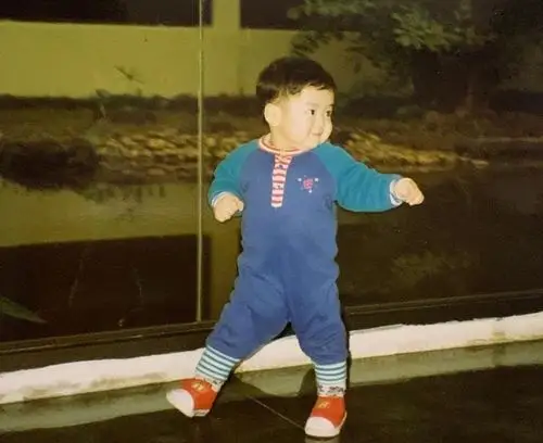 王嘉尔新鲜童年照