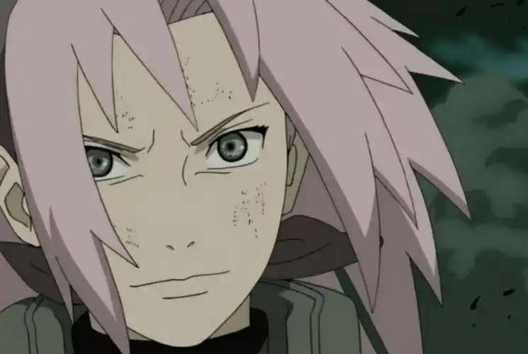 小樱作为纲手的徒弟很显然已经青出于蓝了,在第四次忍界大战中无论是