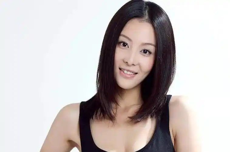 剧有礼 | 刘恺威上演"制服诱惑",《喋血孤岛》今晚轰炸荧屏