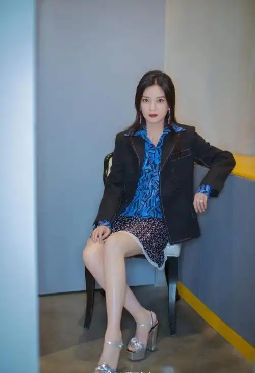 赵薇转发一条微博,引众男粉晒照,只为一句话