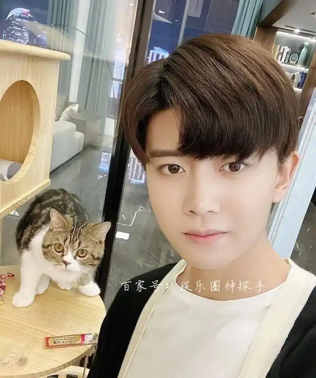 十八线男演员晒受伤照诉苦出演陈坤新剧青簪锁三千热映中