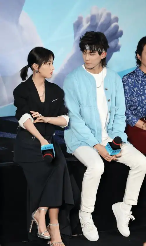 张子枫谈和吴磊感情戏:比较微妙,更像是好伙伴