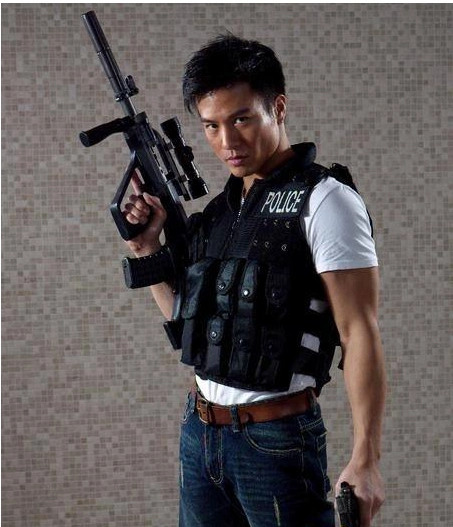 正文老板力捧,戏约不断,而且颜值演技在线,按理说安志杰应该大红大紫