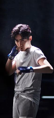 《cp的信号》:02   中国北京,朱一龙私人别墅,健身房内.