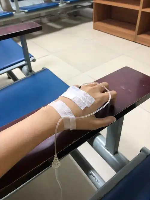 江湖救急求女生手的打针图片