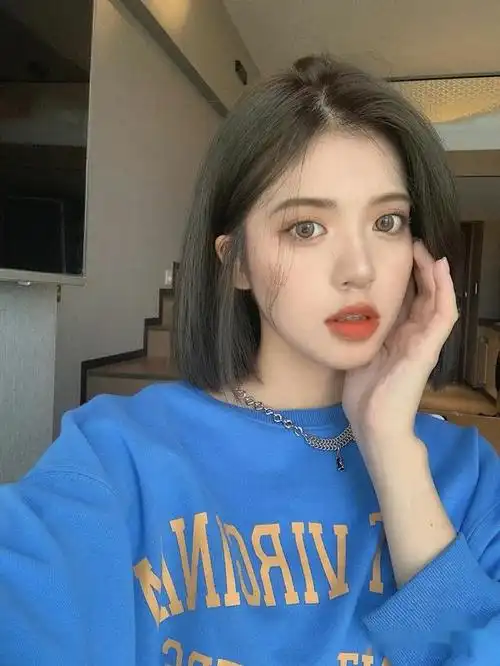 2020秋冬流行的"发色",不仅白皮女孩染好看,黄黑皮染也超显白