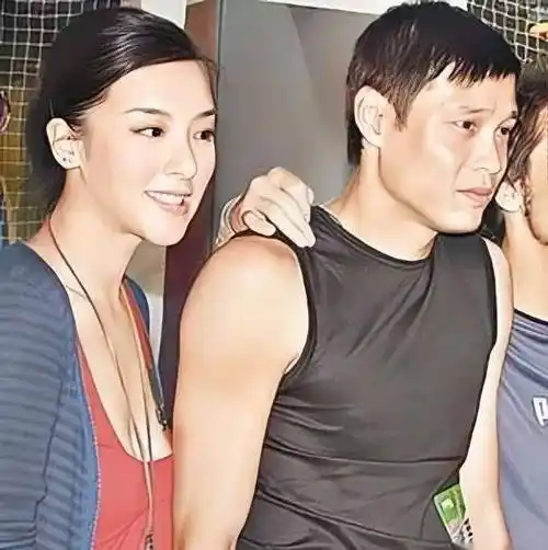 范志毅:被前妻逼着给百万分手费,如今娶小17岁娇妻和女儿当闺蜜_李倩