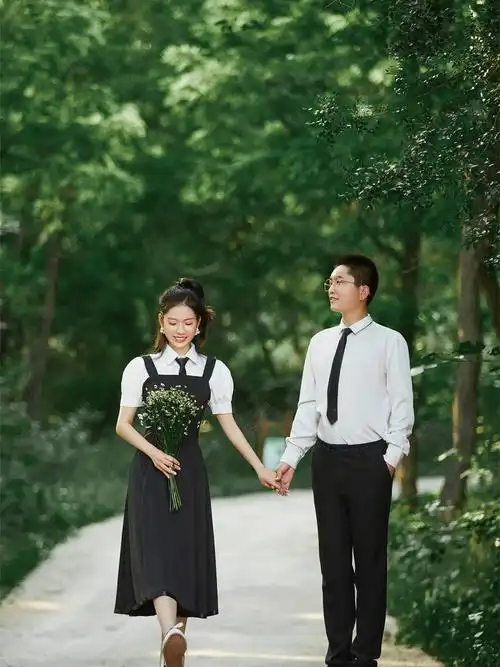 朋友圈称赞的简简单单休闲婚纱照