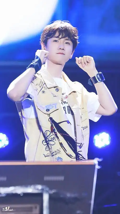 开一个汪苏泷笑脸图楼