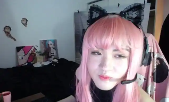 姿态女装与好友大秀热舞:宝贝们,以后请叫我电竞妹妹