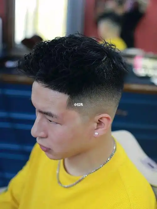 阳光清爽的男士短发 美式渐变发型