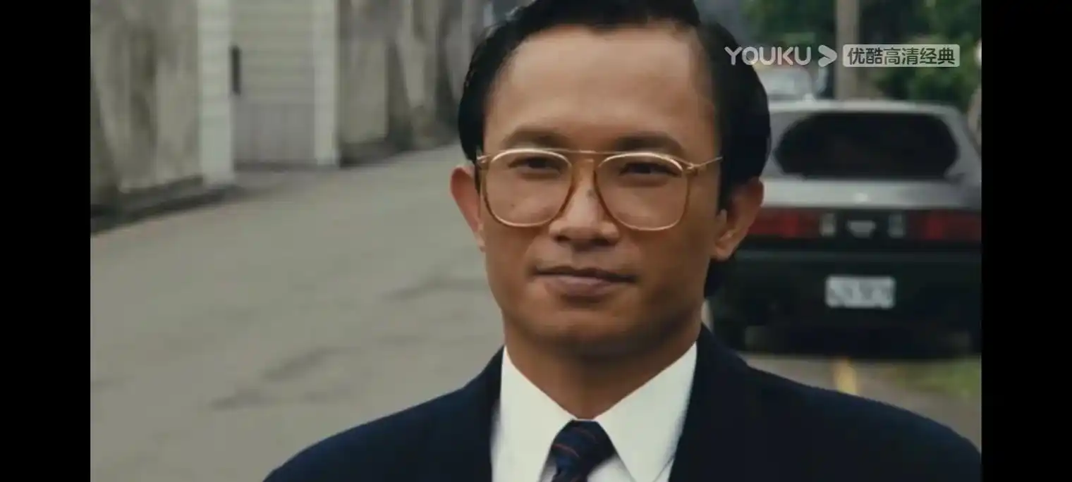 吴宇森执导的《英雄本色》,多少年来一直是一部高分影片,年轻时 - 抖