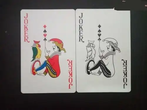 扑克是根据历法原理制成的,其中大王和小王分别代表什么?