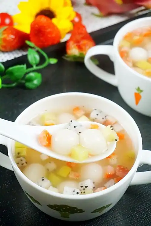 元宵节,水果和汤圆一起吃,口感清爽,营养才丰富