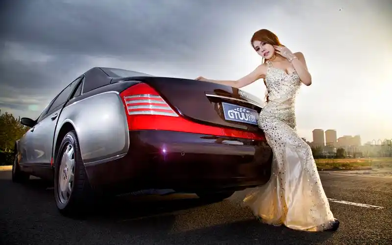 迈巴赫车模性感高清桌面壁纸高清大图预览1920x1200_高清壁纸下载_美