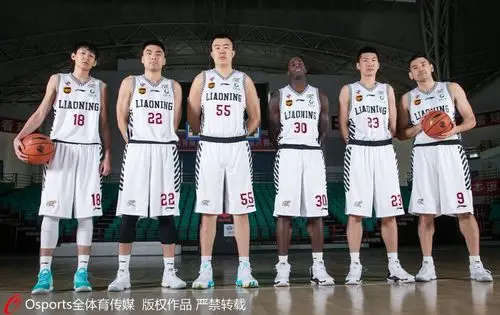 辽宁男篮写真有些拘谨