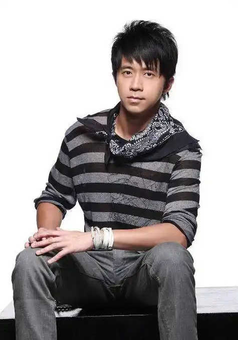 53岁知名歌手光良回应隐婚生子!