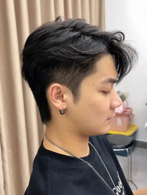 给@东麦设计一款轻熟风韩式3/7分加狼尾鲻鱼头 #男生韩式发型  #男生