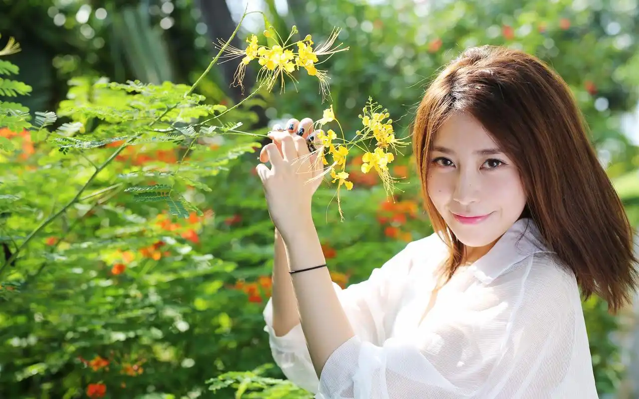 养眼美女夏日清凉性感写真图片桌面壁纸高清大图预览2560x1600_美女