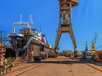 船厂船舶的建造修复码头上的船造船厂船在港口造船厂俯冲轰炸机装修好