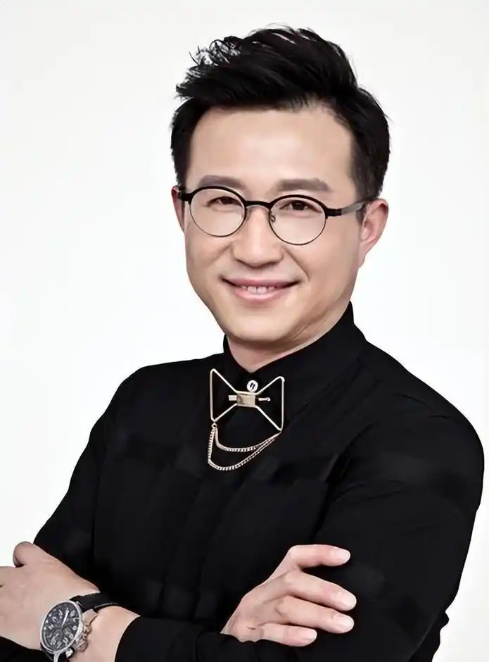 唐嫣没婚戒就结婚?百亿珠宝家族内斗?沈东军演艺圈中的幽默趣事