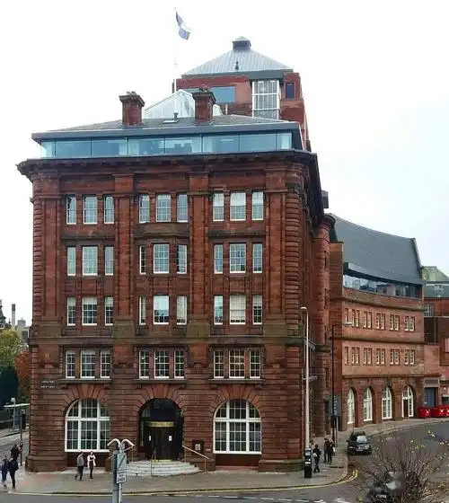 街头涂鸦艺术,你会在邓迪市中心及周边的门或者墙壁上欣赏到这些杰作