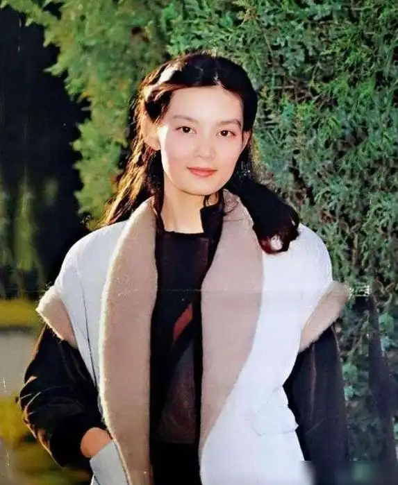 潘虹:一生不要孩子,离婚后才明白前夫的好,如今70岁一个人生活