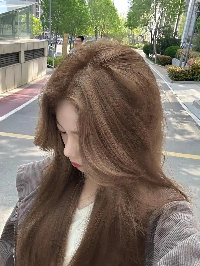 没有黄黑皮可以拒绝这个发色的显白程度!#染发 #显白发色 - 抖音