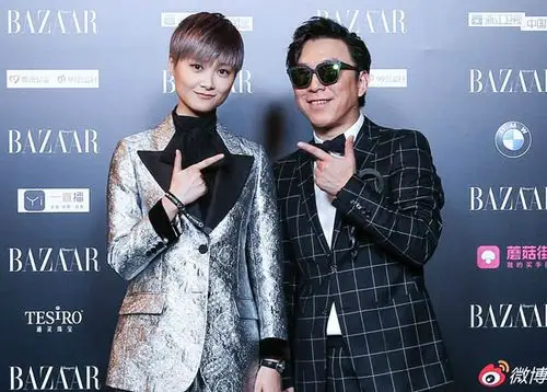 范冰冰李宇春太有爱了 两人首度同台献唱惹尖叫