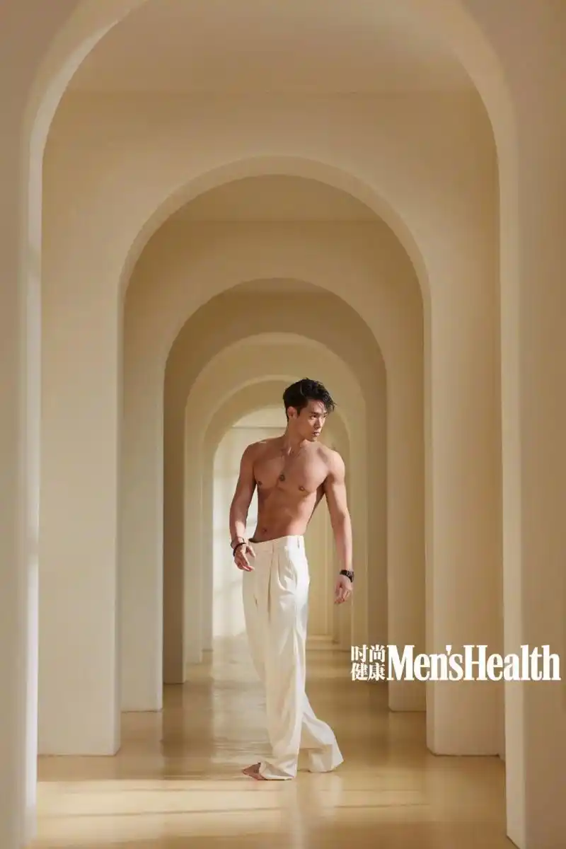 篮球# "董又霖" 喜欢运动打篮球  还是明星还有腹肌身材还好     谁