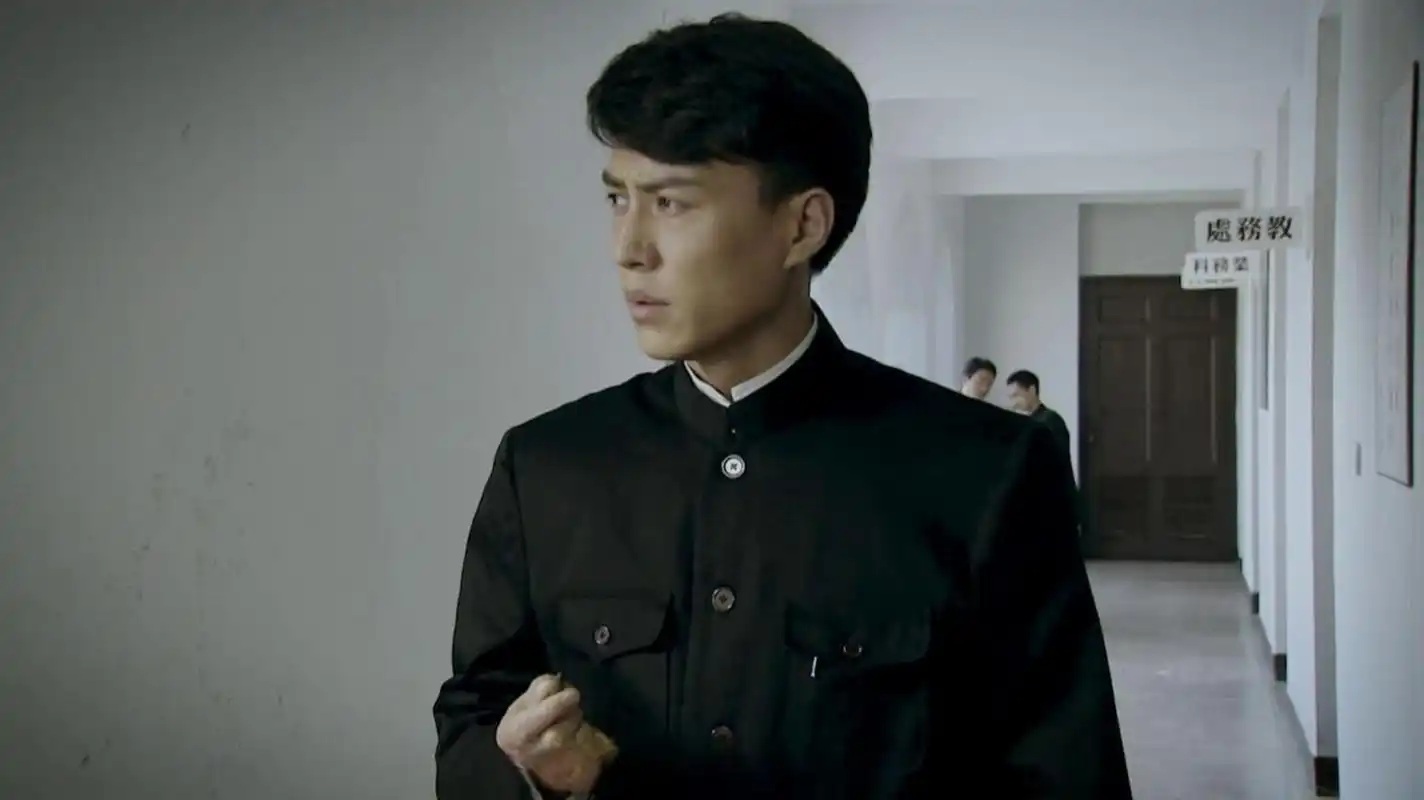 【#电视剧风雨上海滩#今晚开播】由/n/靳东>靳东 @张歆艺 主演的