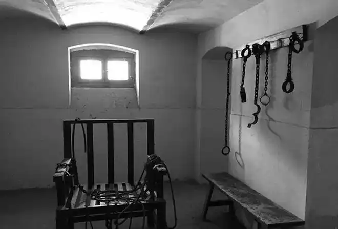 1936年国民党高官被色诱放走一名犯人,蒋介石发怒要杀他,为何?